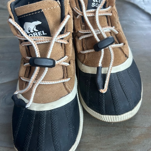 Sorel Kids' Brown and Black Boots Size 2 - Picture 1 of 8